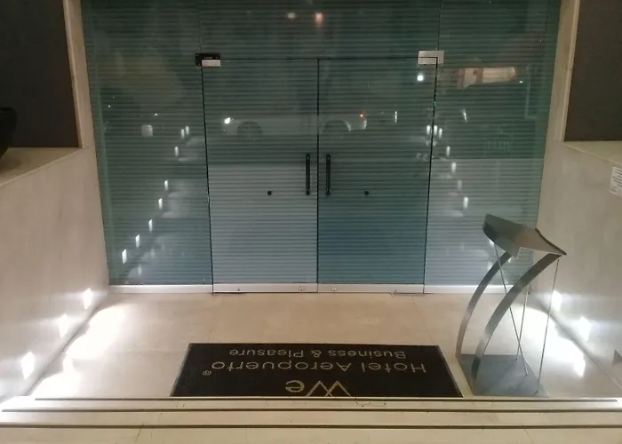 We Aeropuerto Hotel 4*