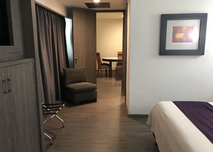 We Aeropuerto Hotel 4*