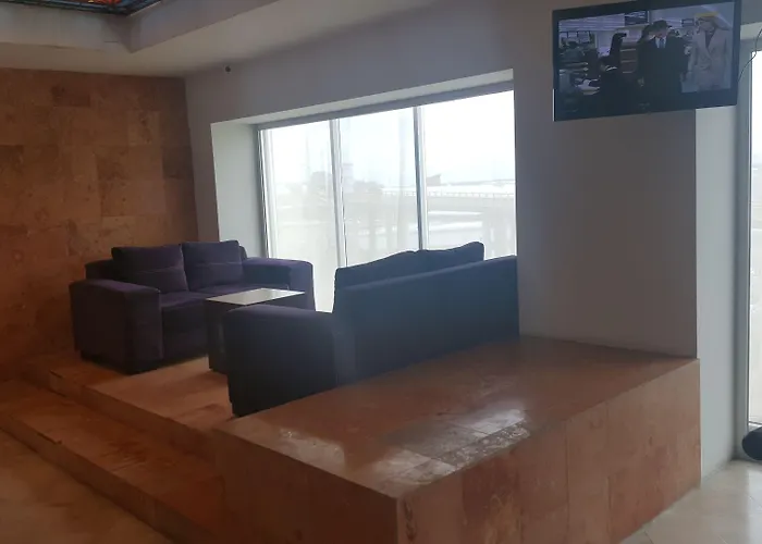 Hotel We Aeropuerto 4*