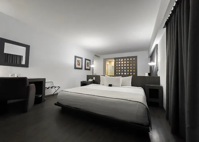 We Aeropuerto Hotel 4*