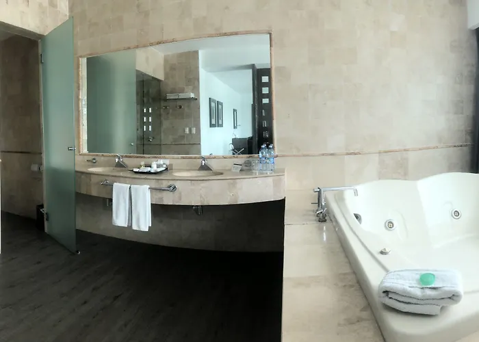 Hotel We Aeropuerto 4*