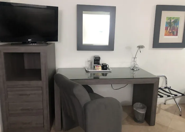 We Aeropuerto Hotel 4*