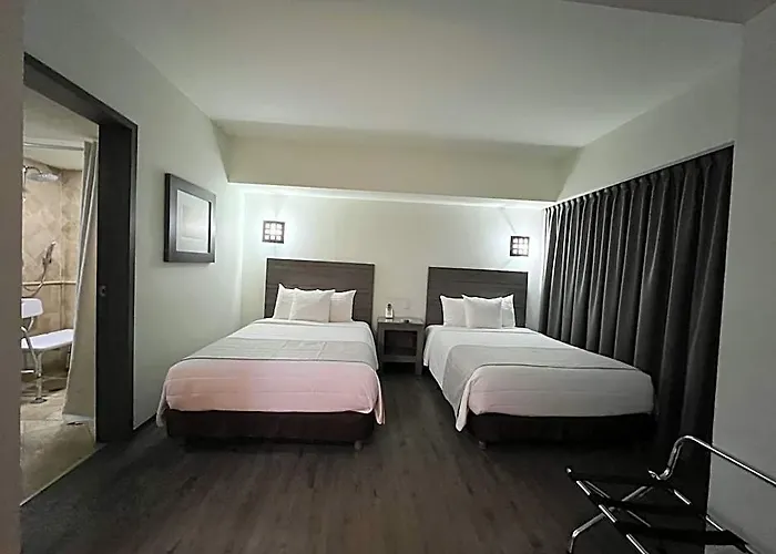 Hotel We Aeropuerto 4*