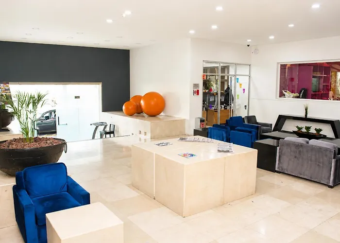 Hotel We Aeropuerto 4*