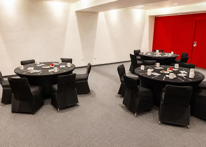 We Aeropuerto Hotel 4*