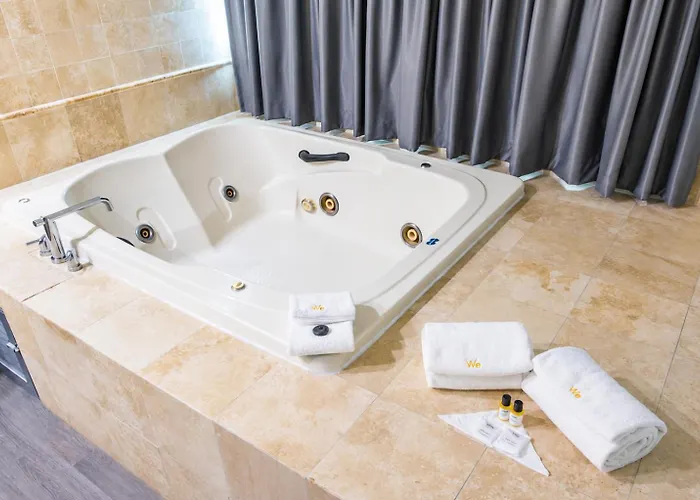 We Aeropuerto Hotel 4*