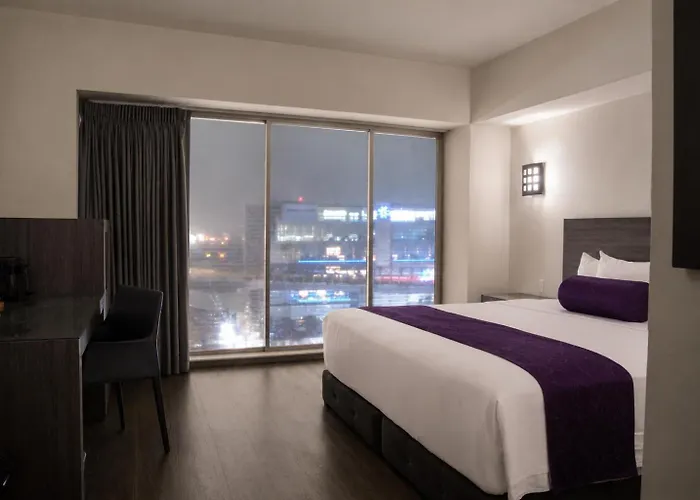 Hotel We Aeropuerto 4*