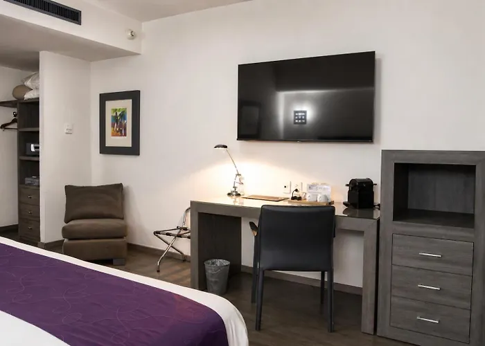 We Aeropuerto Hotel