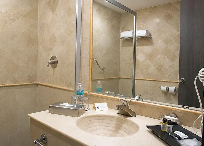 Hotel We Aeropuerto 4*